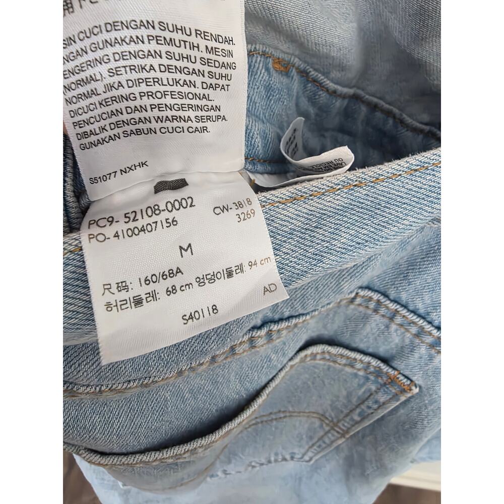 Levi's Women's Light Wash Bib Denim Overalls - Picture 5 of 6